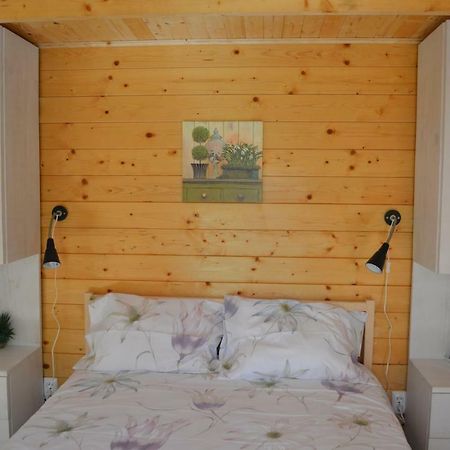 Bamboo Guest House Agueda Bagian luar foto